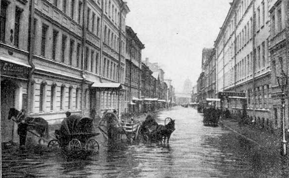 Большая Подъяческая улица во время наводнения 25 ноября 1903 года.